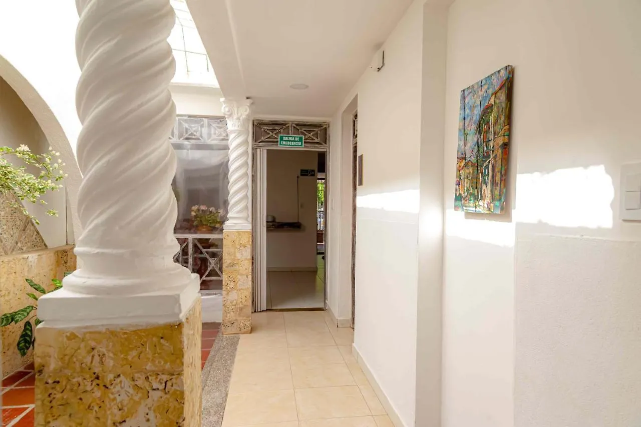 Luna Cartagena Airport Hotel 0*,